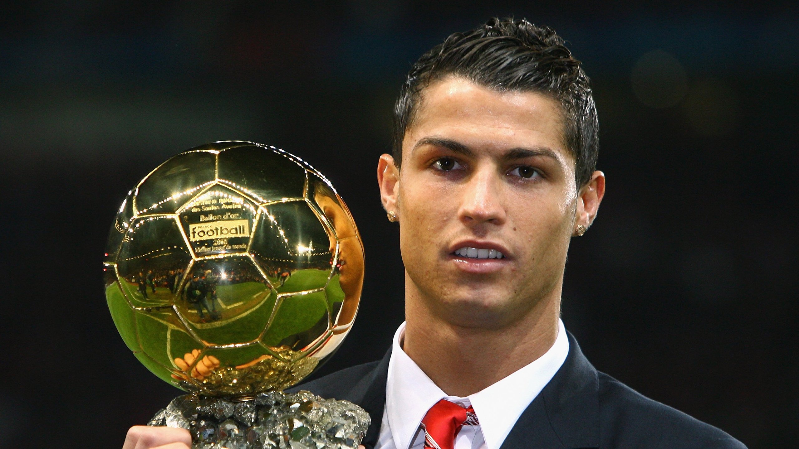 开云体育app入口-足球明星在国际慈善晚宴上共同呼吁环保行动，足球明星参加中国综艺